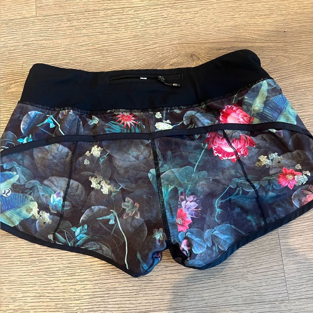 Lululemon Speed shorts 2.5”